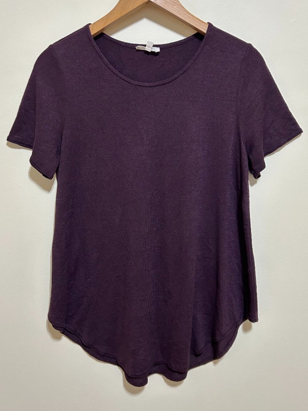 Aritzia Wilfred Free Short Sleeve Top Heathered Burgandy with Black Size L